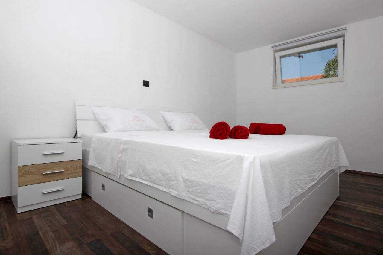 Apartments Natasa Пула Екстериор снимка