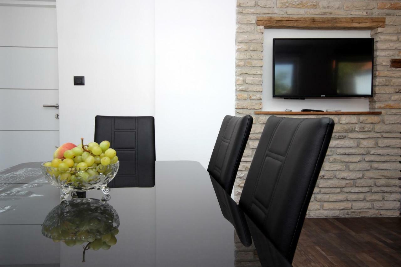 Apartments Natasa Пула Екстериор снимка