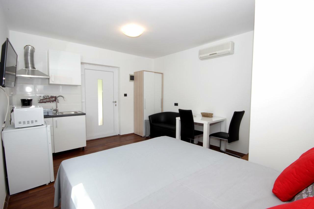 Apartments Natasa Пула Екстериор снимка